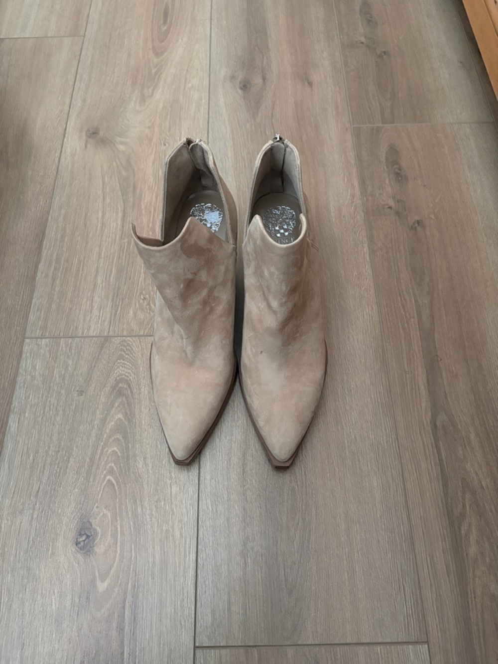 Vince Camuto Suede Ankle boots, size 3”.
